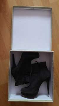 Cizme / botine dama Zara marime 39  culoare negru