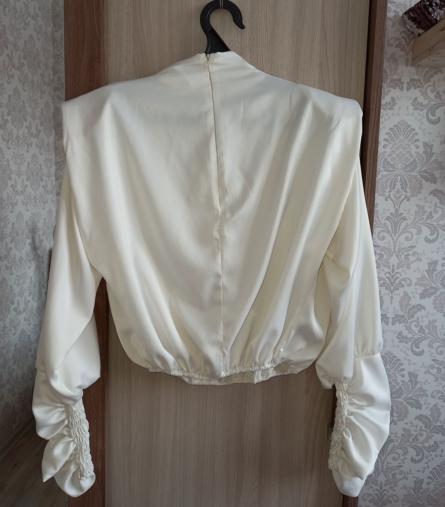 стильная белая блузка