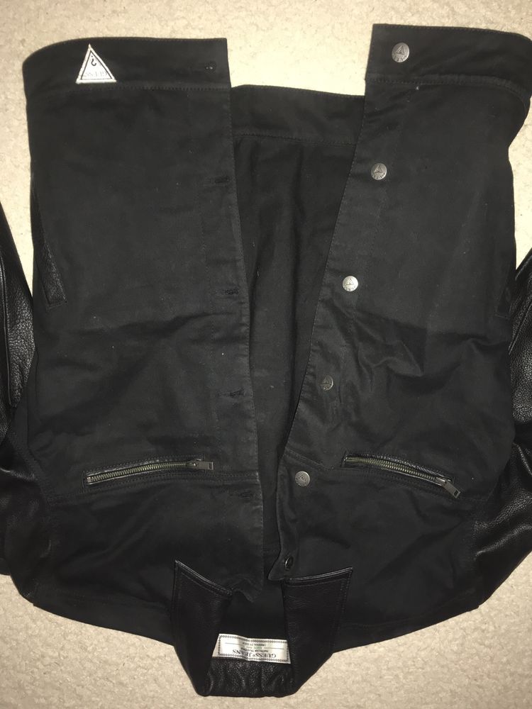 Продам ОРИГИНАЛЬНУЮ куртку guess