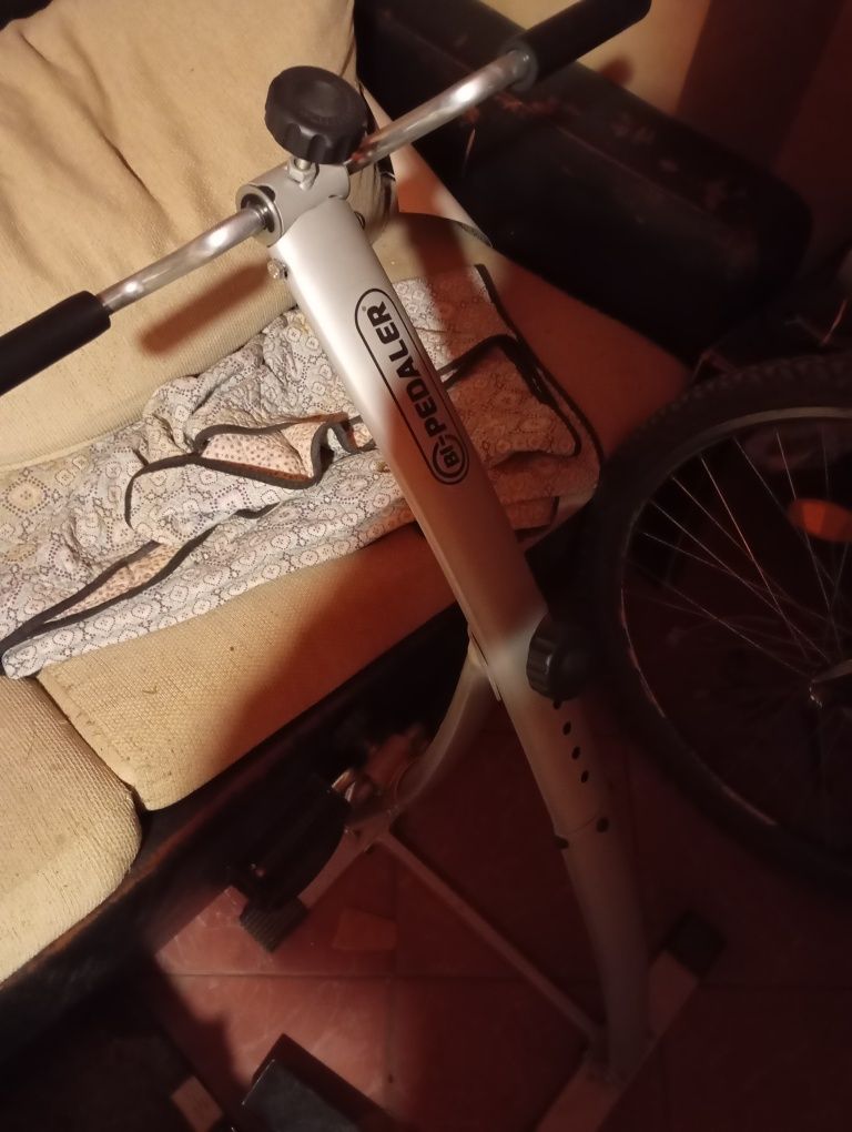Pedaler 2в1 за тренировки на ръцете и краката