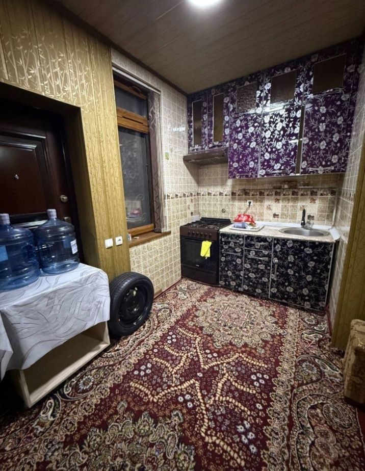 Yakkasaroy tumani Beruniy metro yaqinda sherglikka kvartira bor