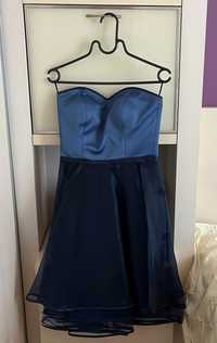 Красива, елегантна и кокетна рокля от син сатен и тафта