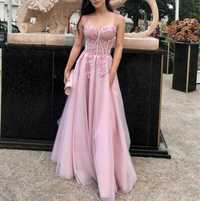Нежна розова бална рокля