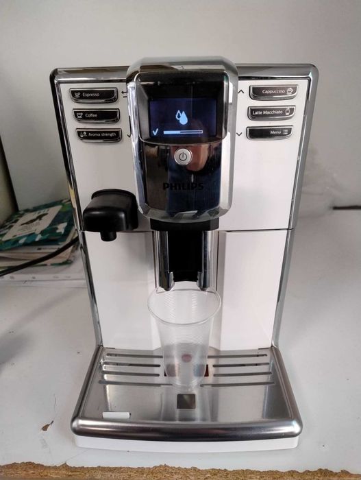 Бяла Кафемашина-Кафеавтомат Philips  5000 Series Капучино,Американо
