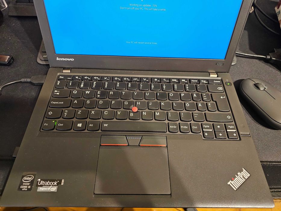 Продавам лаптоп Lenovo x250