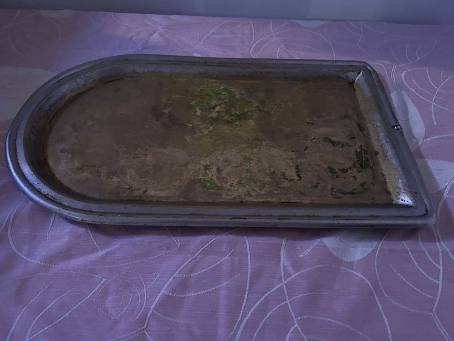 Продаю металлический поднос (винтаж, требует реставрации)