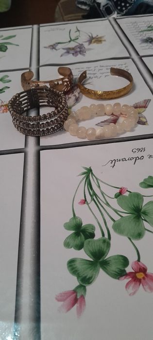 Браслеты женские в отличном состоянии  все по 2500.
