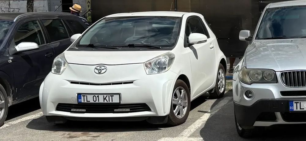 Toyota iQ Toyota iQ 1.0 VVT-i (mult peste Smart For Two)