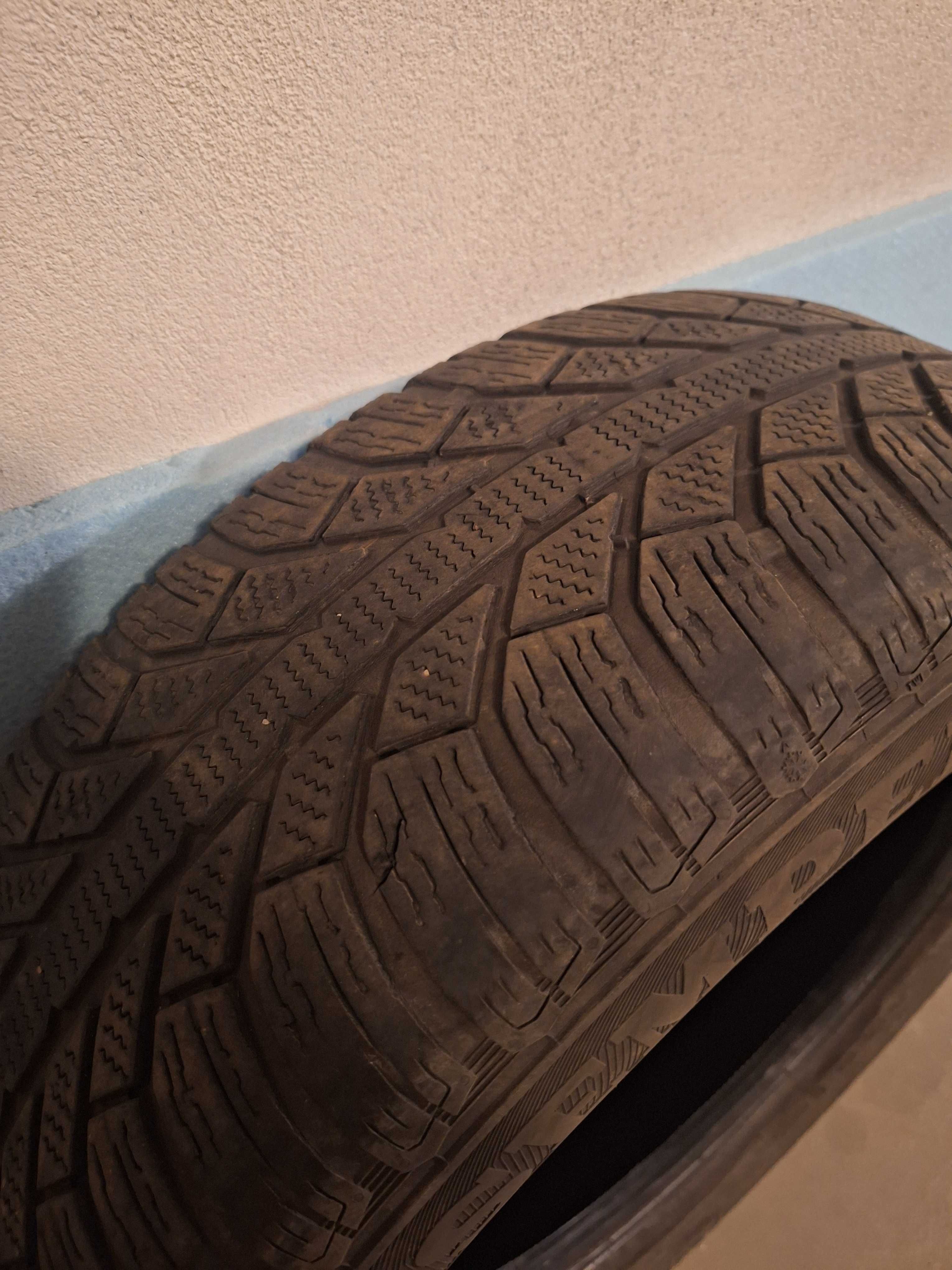 4бр. Зимни гуми 215 65 R16 H