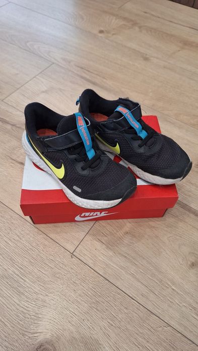Маратонки  Air max и Nike revolution номер 31