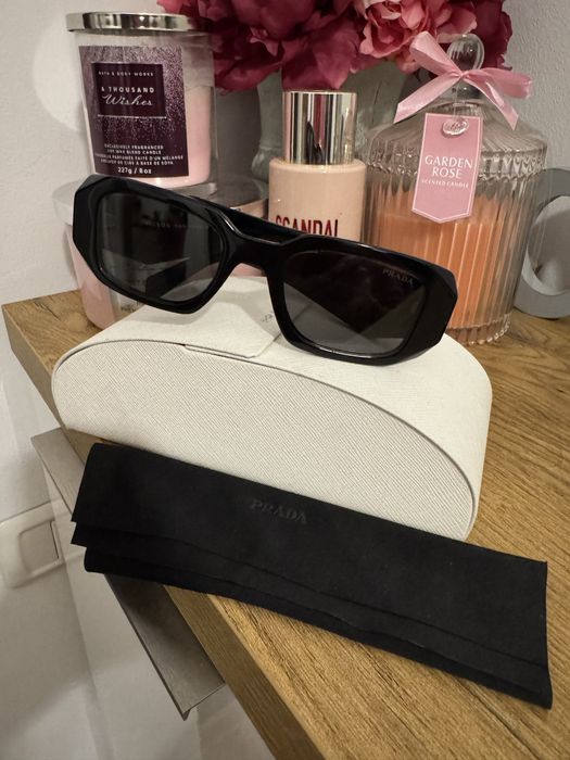 Vand ochelari de soare Prada originali
