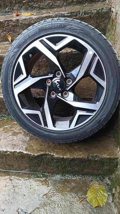 17 цола оригинални джанти на Киа с датчици и  гуми Lassa на един сезон