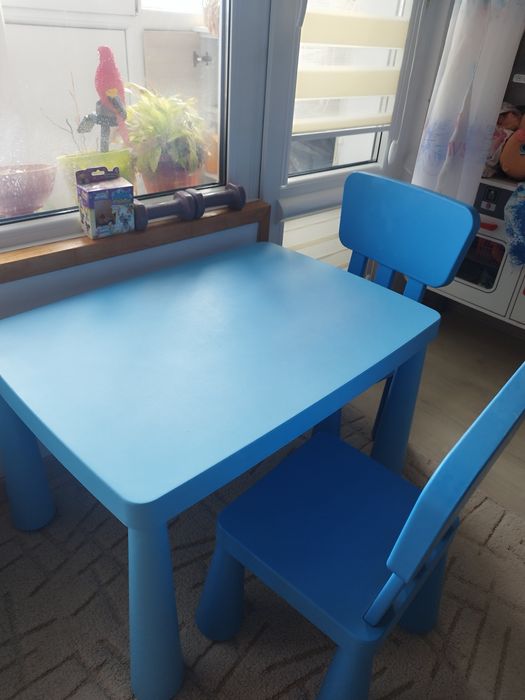 Детска маса със столчета