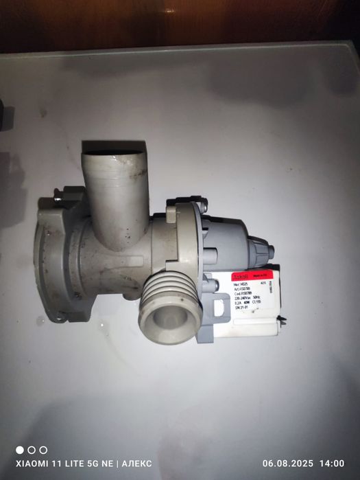 Пералня Индезит за части помпа и мотор здрави