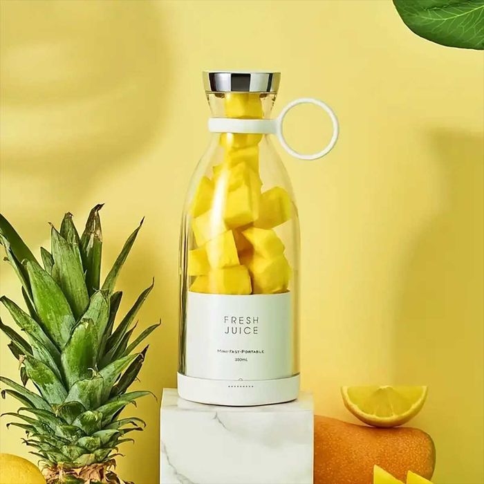 Blender portabil ideal pentru smoothie-uri și sucuri naturale