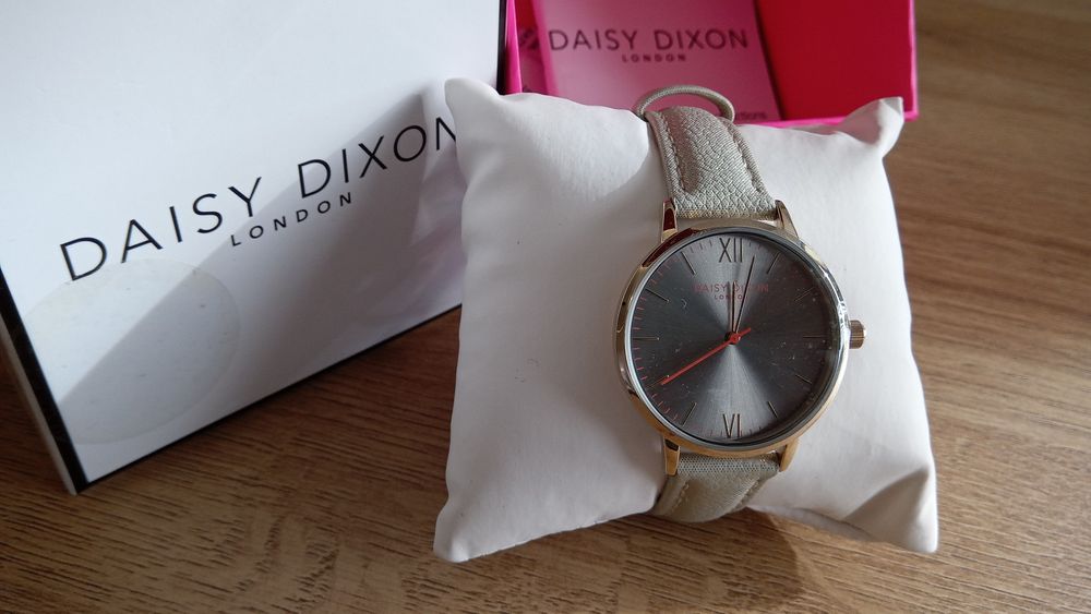 Дамски часовници Daisy Dixon 50 лв всеки