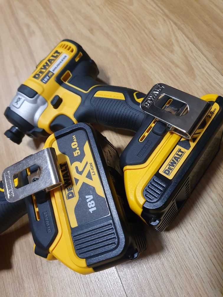 Set DeWalt Percutie si Impact 18V 2Ah 5Ah Incarcator DCB115