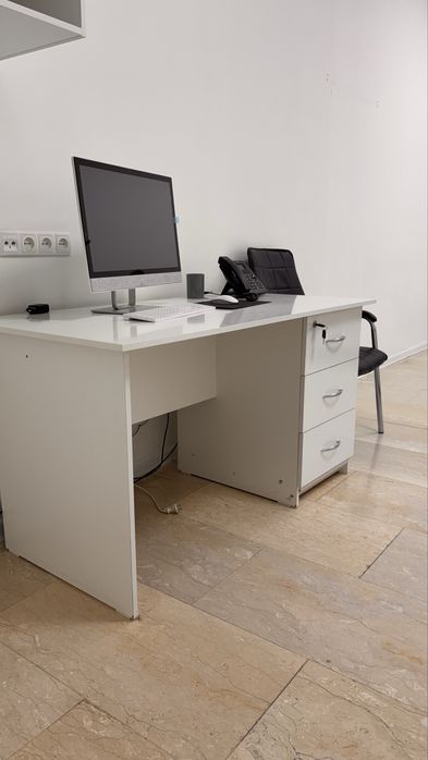 Продается стол с креслом