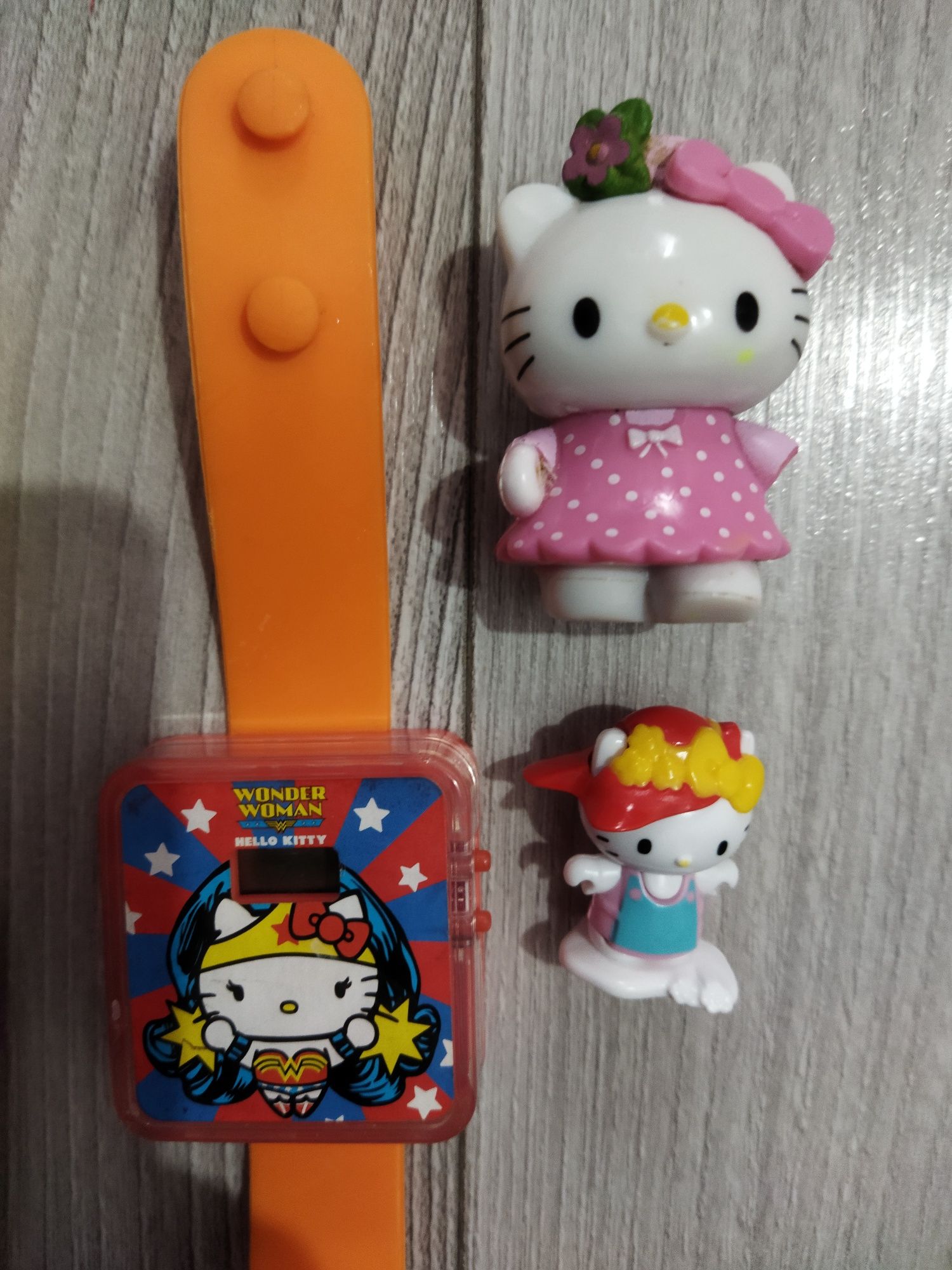 Set ceasuri și figurine Hello Kitty pentru fetițe