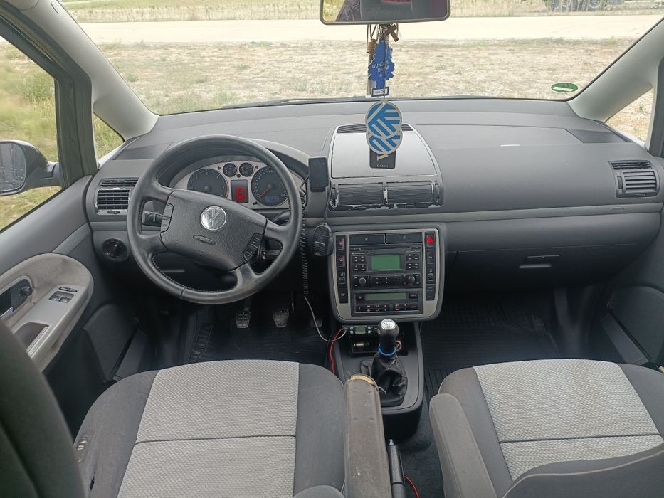 Vând VW Sharan 2.0 TDI