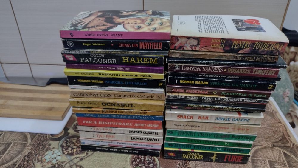 Carti vechi de vanzare