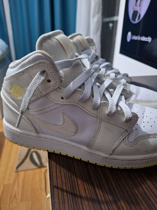 Vand adidasi nike jordan femei in stare foarte buna.ca si noi