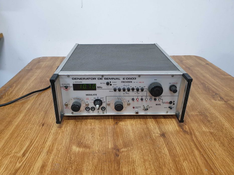 Generator de semnal E-0503 echipament de laborator electronică