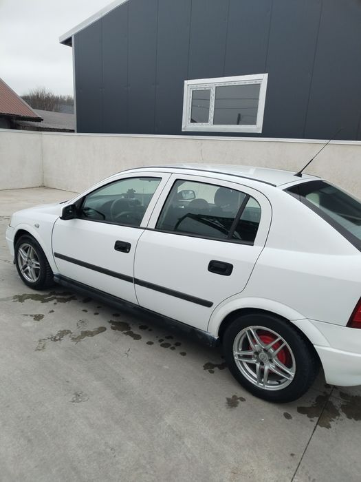 Vând Opel  Astra g