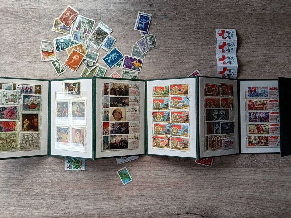 Колекция от 106 пощеснки марки СССР и БГ в класьор