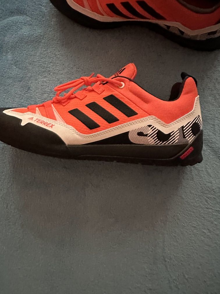 Продавам мъжки Маратонки ADIDAS