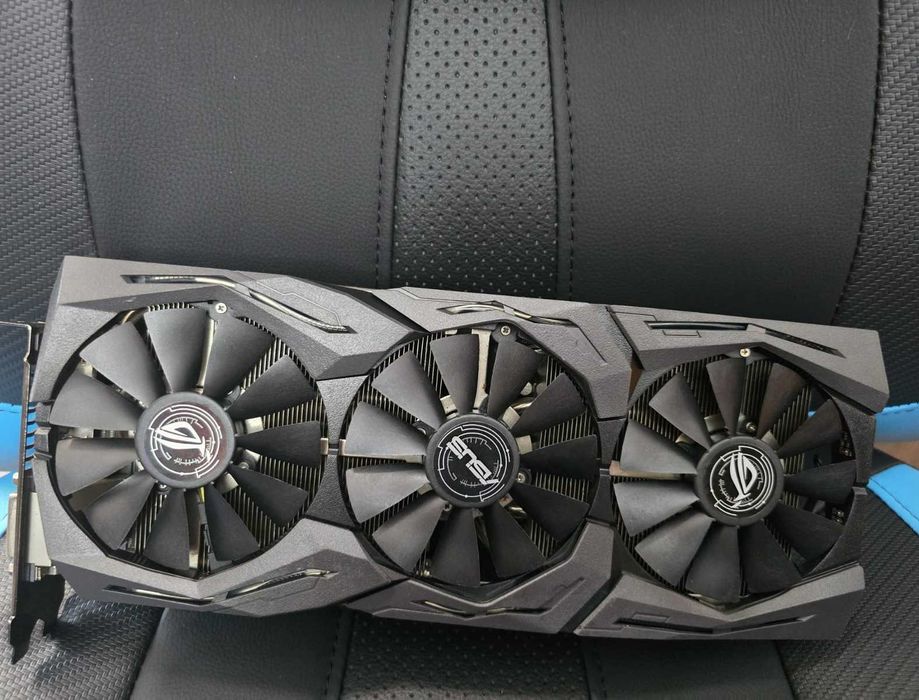 Placă video ASUS GeForce GTX 1080 Ti ROG STRIX de 11GB DDR5X 352-bit