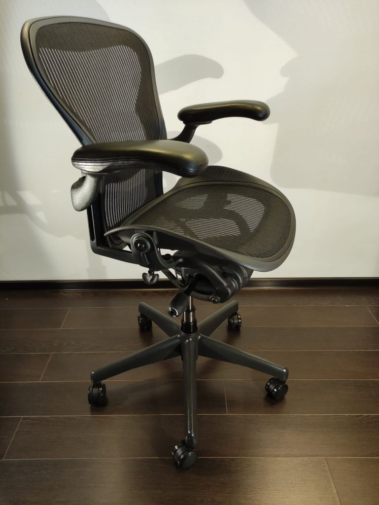 Herman Miller Aeron clasic mărimea B.