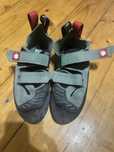 Climbing shoes (papuci pentru catarat)