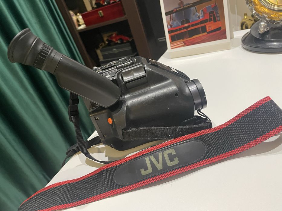 Cameră video JVC GR-AX7