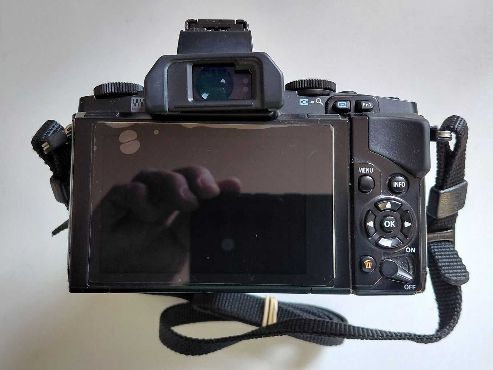 Olympus OM-D E-M5 + 3 обектива. Цената е за комплект.