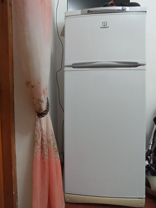 Холодильник Indesit