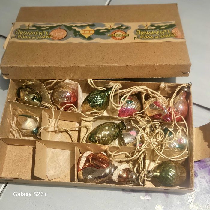 Globuri vechi de craciun