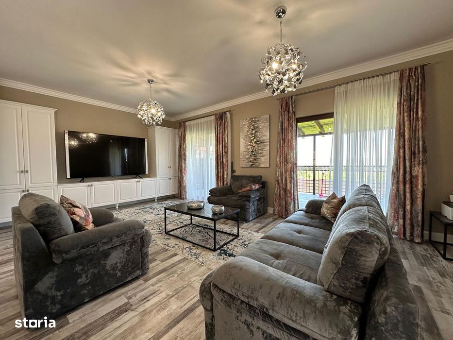 Casă de închiriat, 5 camere, 4 băi, 180 mp, Dezmir