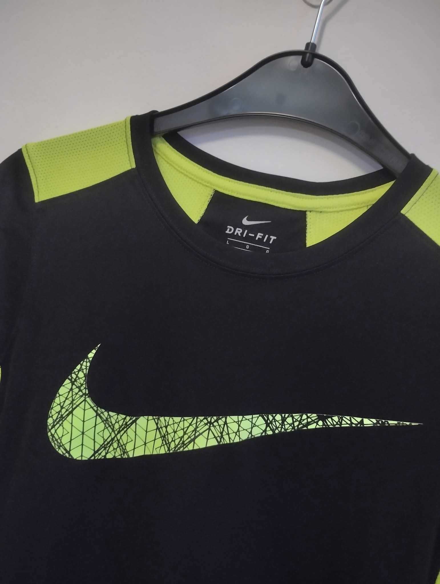 Nike тениска детски размер 147-158 , перфектно състояние като нова