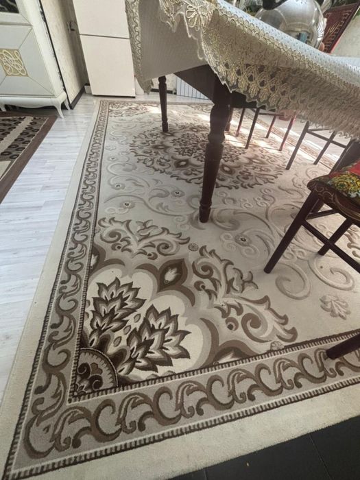 Продаетая ковёр срочно