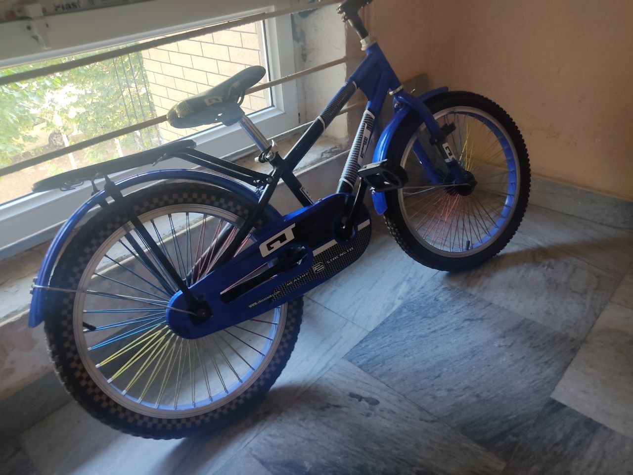 Velosiped sotiladi 20 yengi narsa qoʻyilgan