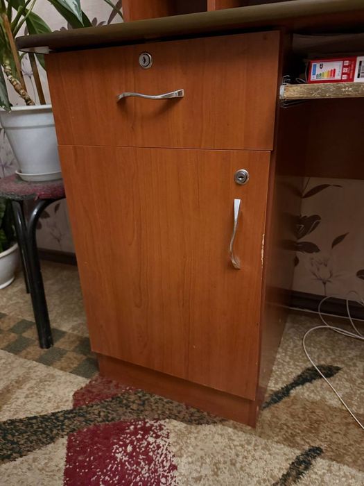 Стол компьютерный