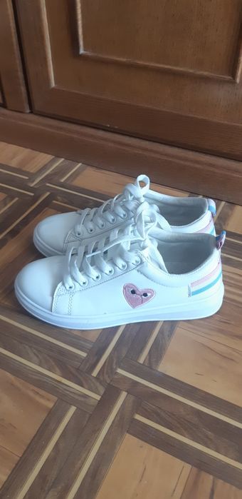 Обувь на девочку размер 34.