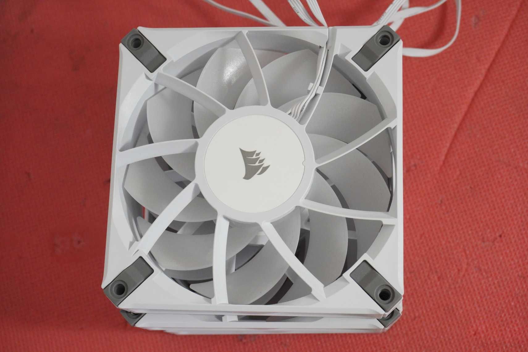 4x бели Corsair AF ELITE 120mm PWM RGB white вентилатори с контролер
