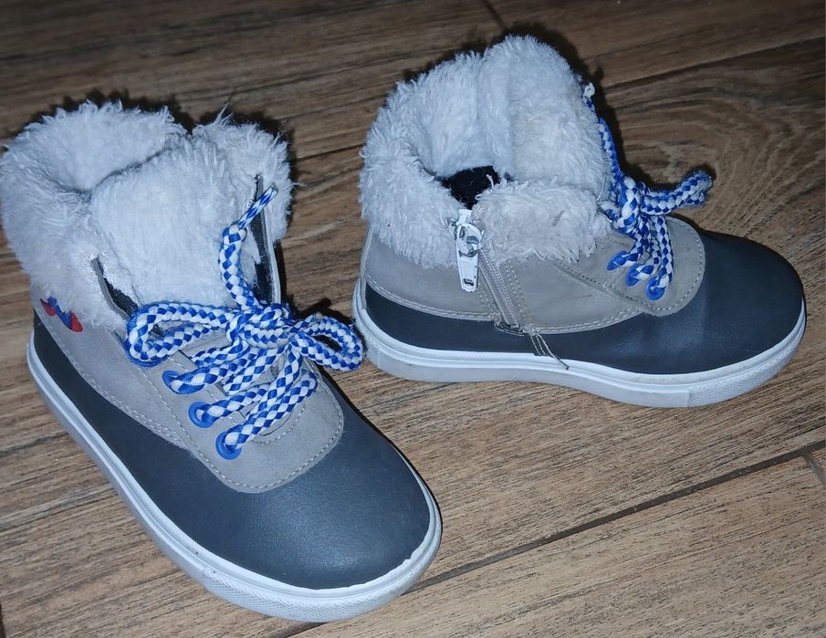 Adidasi tip gheata marime 24
