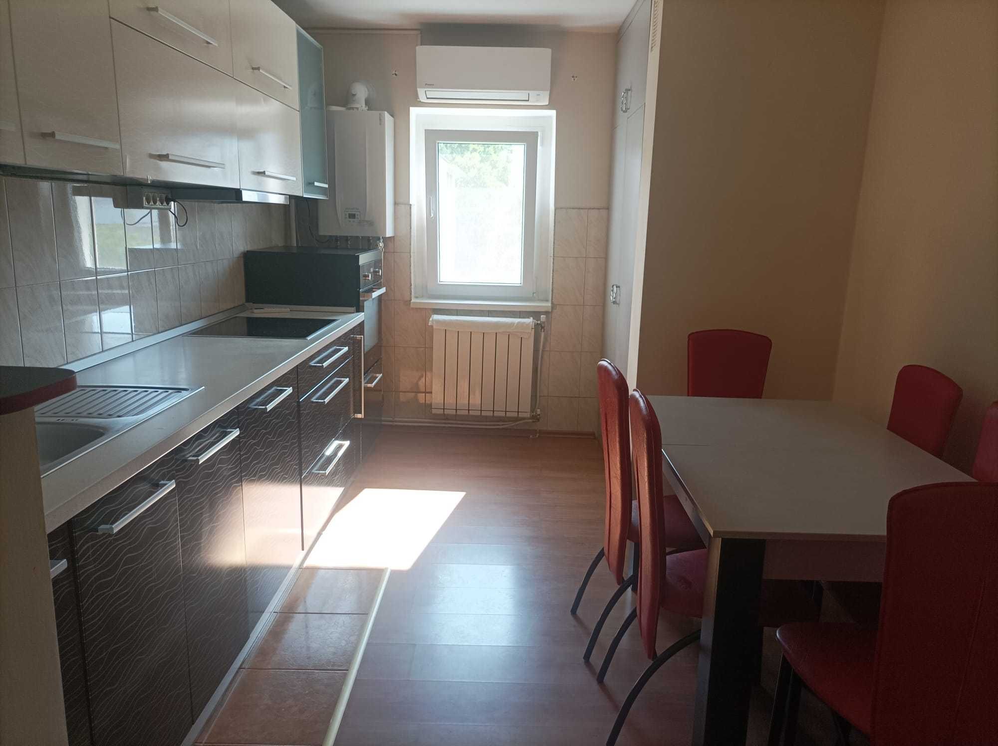 Apartament 3 camere decomandat-zona ultracentrala Deva