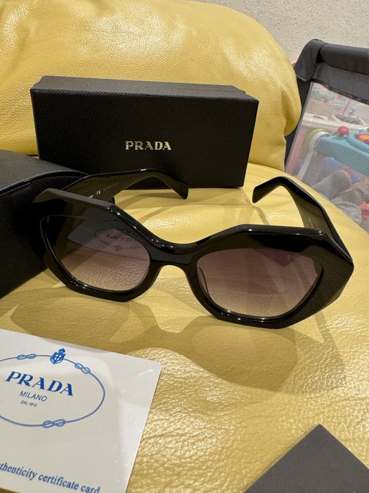 Ochelari de soare prada