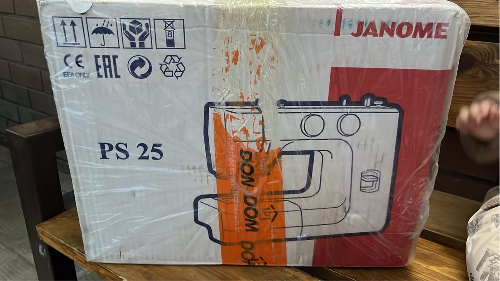 Швейная машина новая