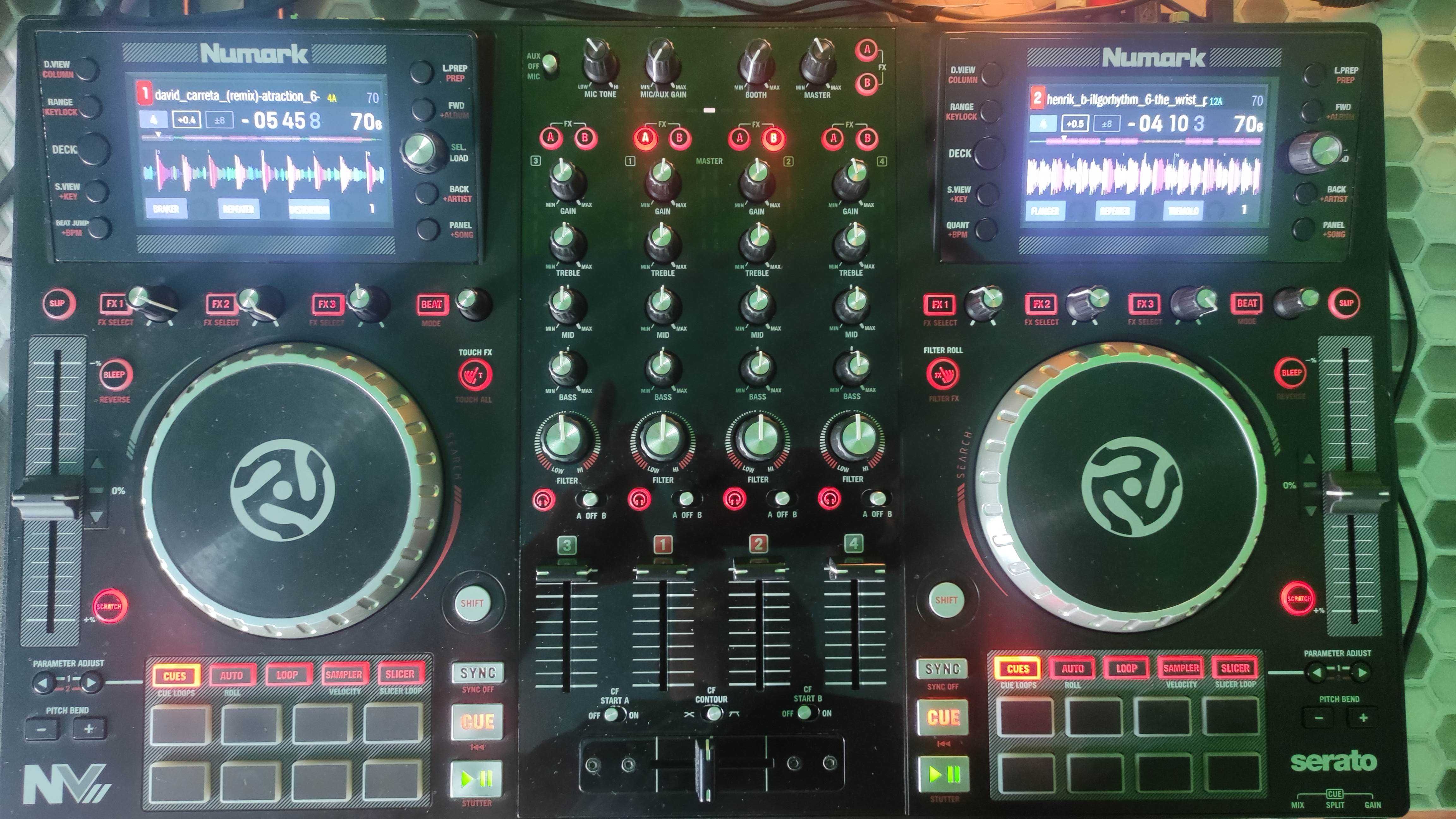 Numark NVII - DJ Controller  Serato DJ