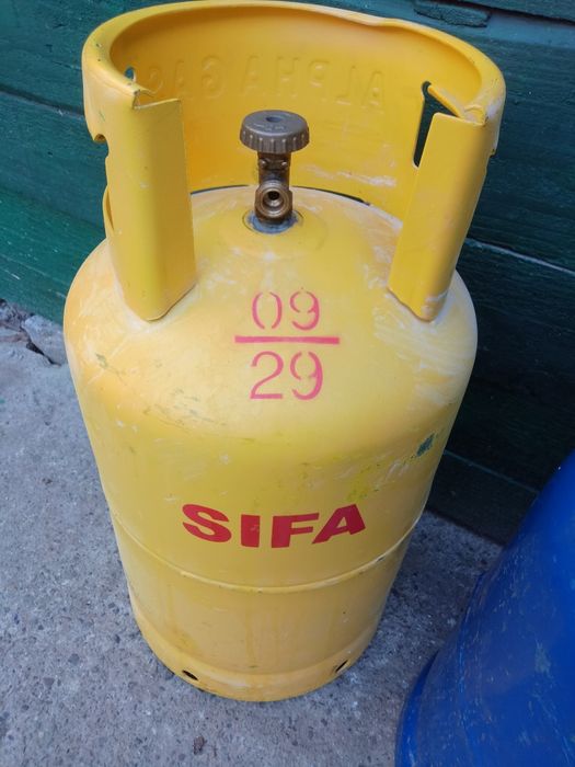 Vând butelii cu guler 200 lei și butelii fara guler 100 lei